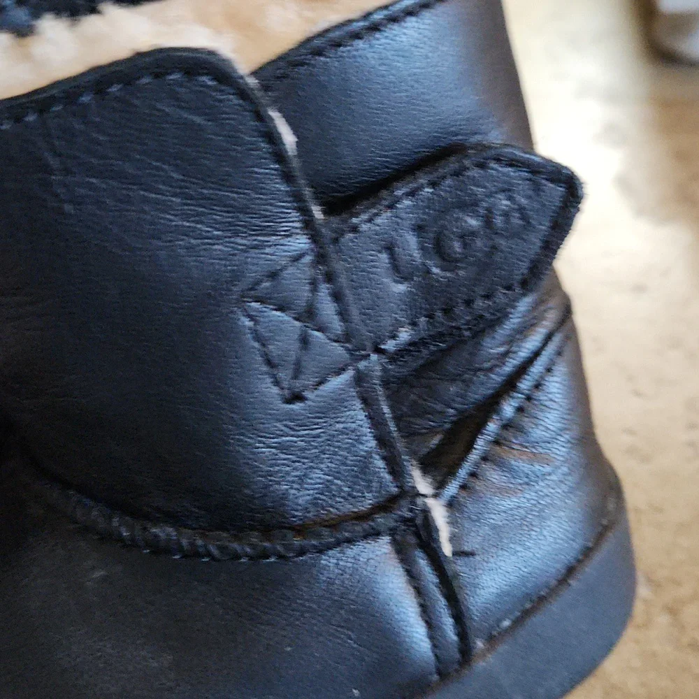 UGG Black Leather Boots with Shearling Toddler Size 4/5 - Picture 4 of 11